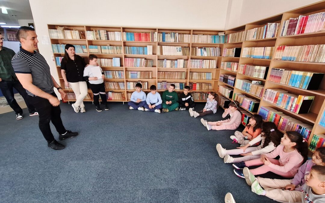 Денес во Библиотека „Феткин“ имавме прекрасна празнична дружба! 🌷✨ Нѐ посетија учениците од второ одделение при ООУ „Тошо Велков – Пепето“